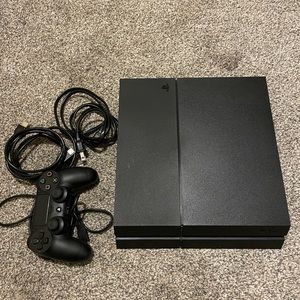 LIKE NEW SONY PLAY STATION 4 WITH GAMES